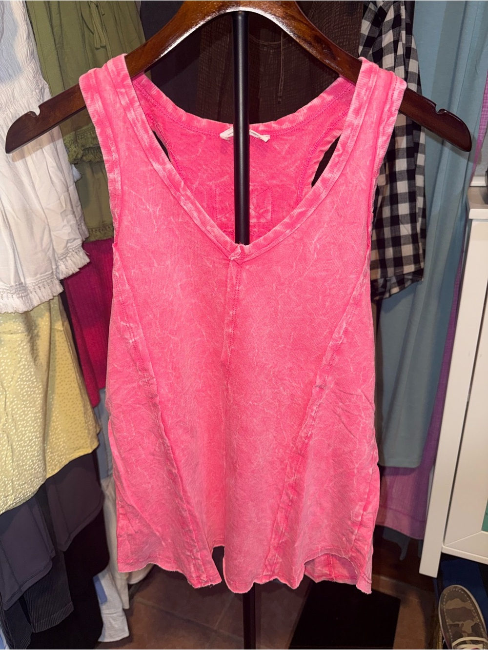 Women's Pink V-Neck Washed Tank Top